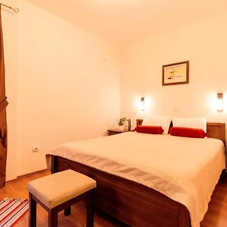 Downtown Apartment *